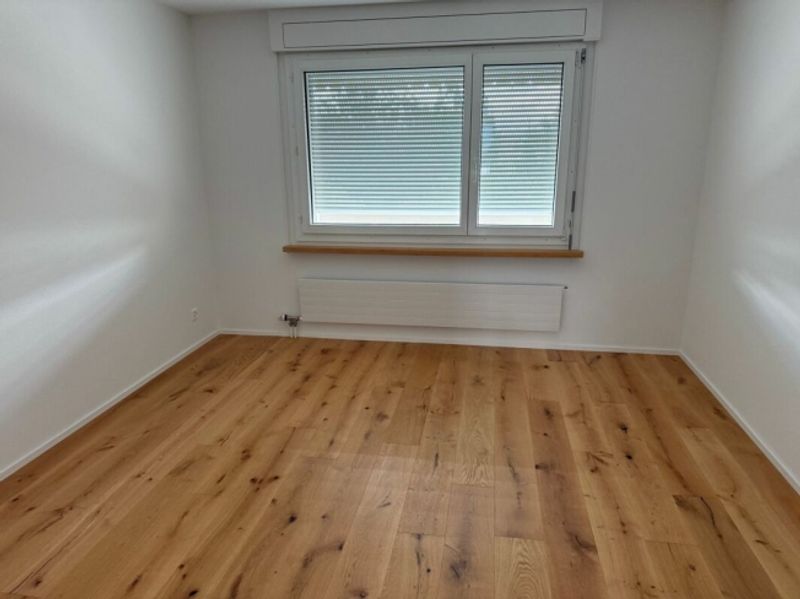 Neuwertige Wohnung (renoviert für CHF 115'000.-) mit Lift an ruhiger Lage - 13