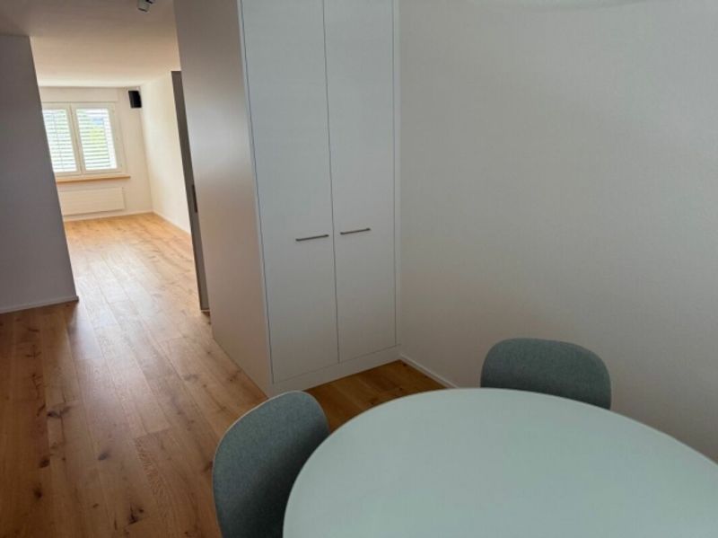 Neuwertige Wohnung (renoviert für CHF 115'000.-) mit Lift an ruhiger Lage - 15
