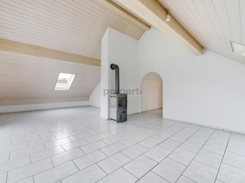 Ruhige 3.5-Zimmer-Dachwohnung mit Charme und Südwestbalkon in Diessbach - 1