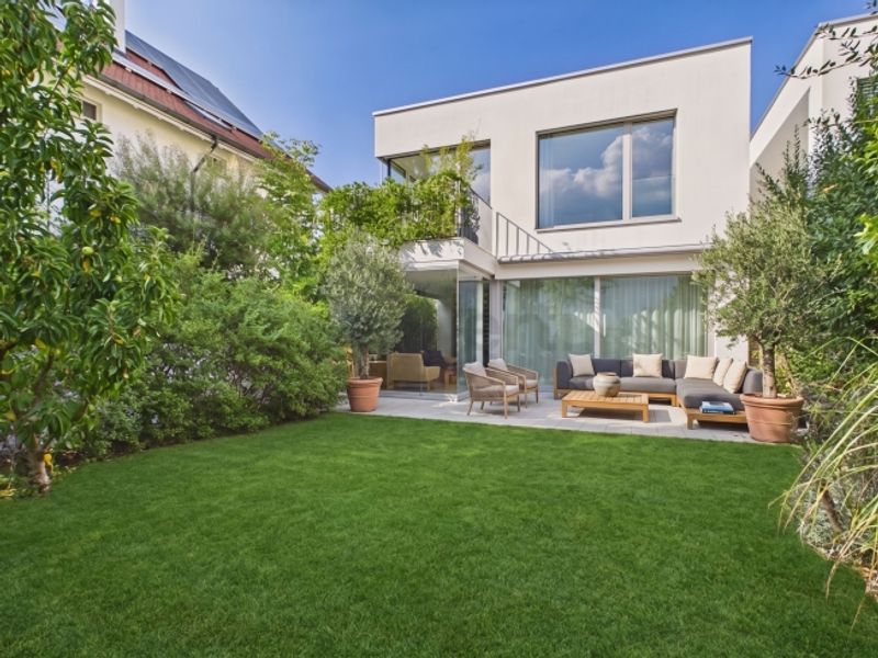 Exklusives Neubau-Einfamilienhaus in bester Lage von Binningen - 1