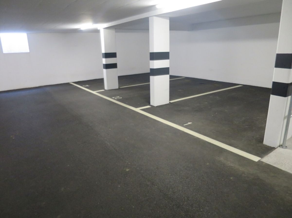 Parkplatz mit Ladestation im Quartier Jura/Fribourg - 1
