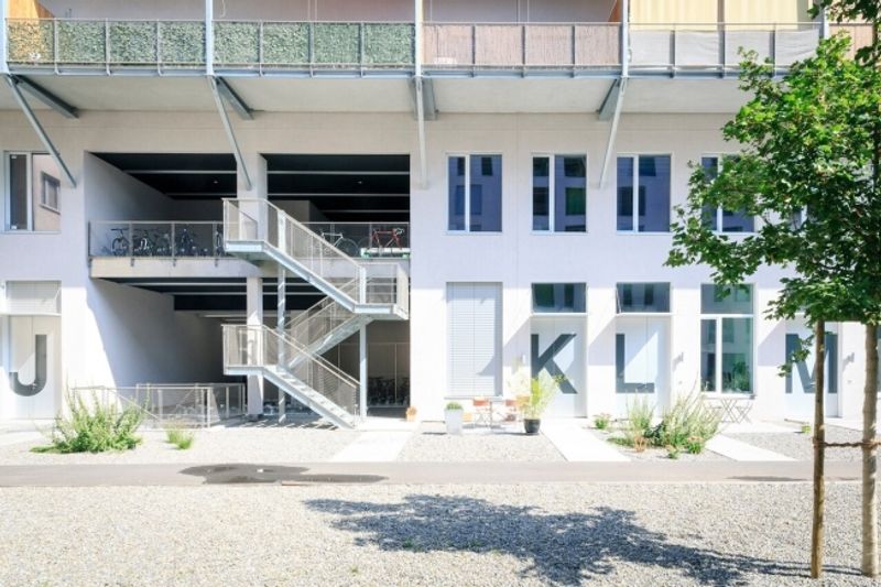 2.5-Zimmerwohnung im 5. Stock - 3