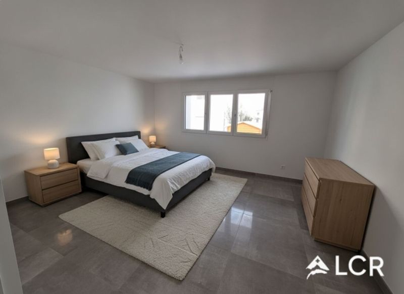 Prächtige Wohnung mit 4,5 P / 3 CHB / 2 Badezimmern / 1 Balkon / 2 Parkplätze - 2