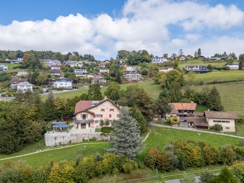 AUSSERGEWÖHNLICHES ANWESEN MIT PANORAMABLICK AUF DEN SEE - 1