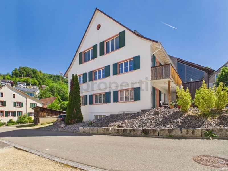 Helle 2-Zimmer-Dachgeschoss-Wohnung in Dorfzentrum von Füllinsdorf - 1