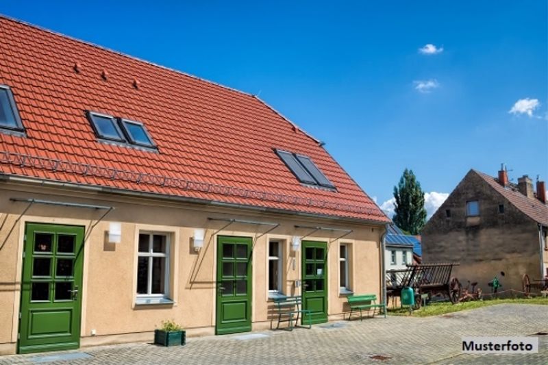 *Bauernhaus mit 2 Wohnungen und Stallteil* - 1