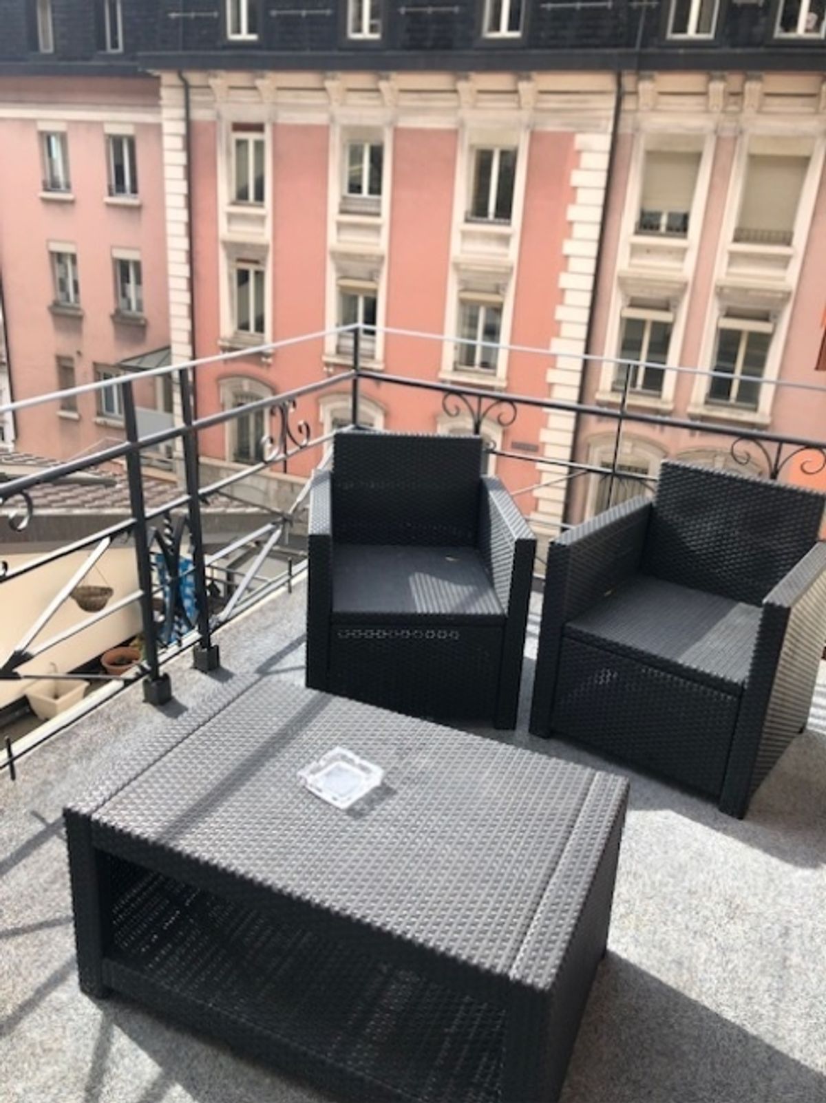 Charmantes 2.5-Zimmer-Apartment mit Balkon und Blick in Montreux-Territet - 4
