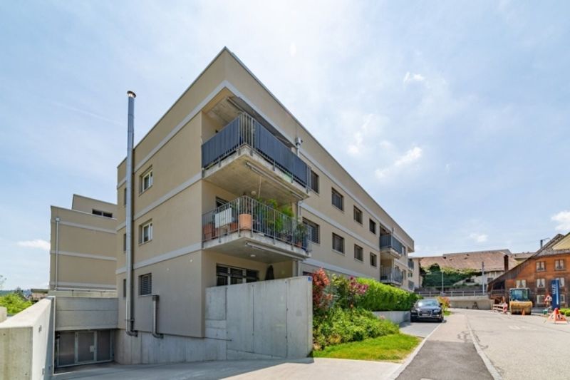 GEMÜTLICHE 3.5 ZIMMER-WOHNUNG IN HUTTWIL - 3