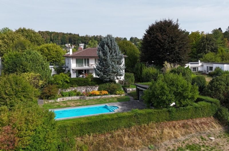 Anwesen mit zwei 4,5 Zimmerwohnungen, grossem Garten und Swimmingpool - 2