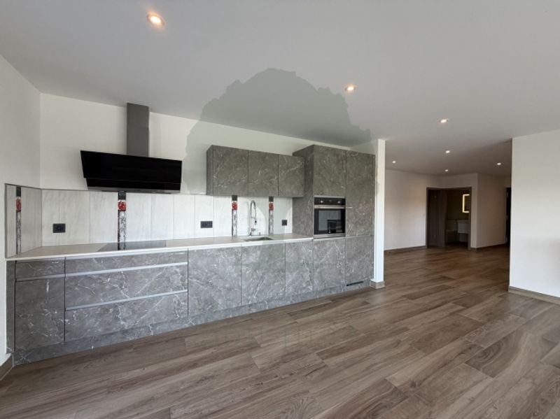Wunderschöne 4,5-Zimmer-Luxuswohnung mit Terrasse und Garten - 3