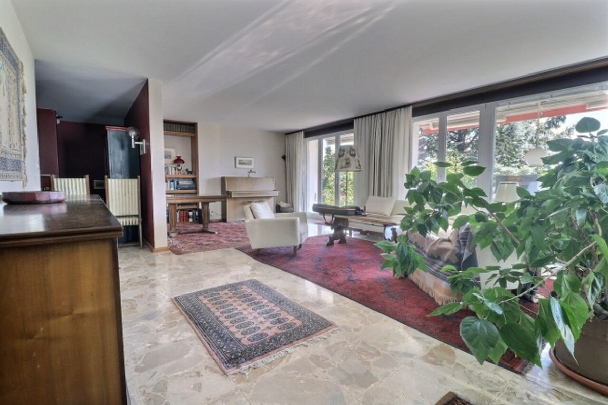 Anwesen mit zwei 4,5 Zimmerwohnungen, grossem Garten und Swimmingpool - 7