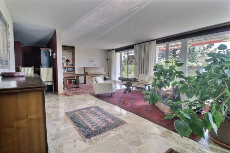 Anwesen mit zwei 4,5 Zimmerwohnungen, grossem Garten und Swimmingpool - 8
