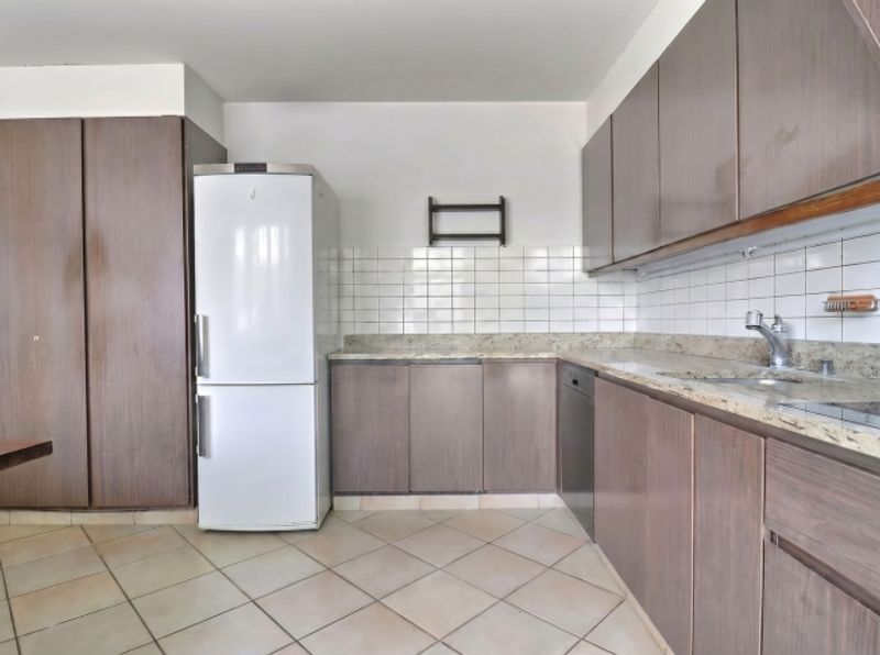 Anwesen mit zwei 4,5 Zimmerwohnungen, grossem Garten und Swimmingpool - 10