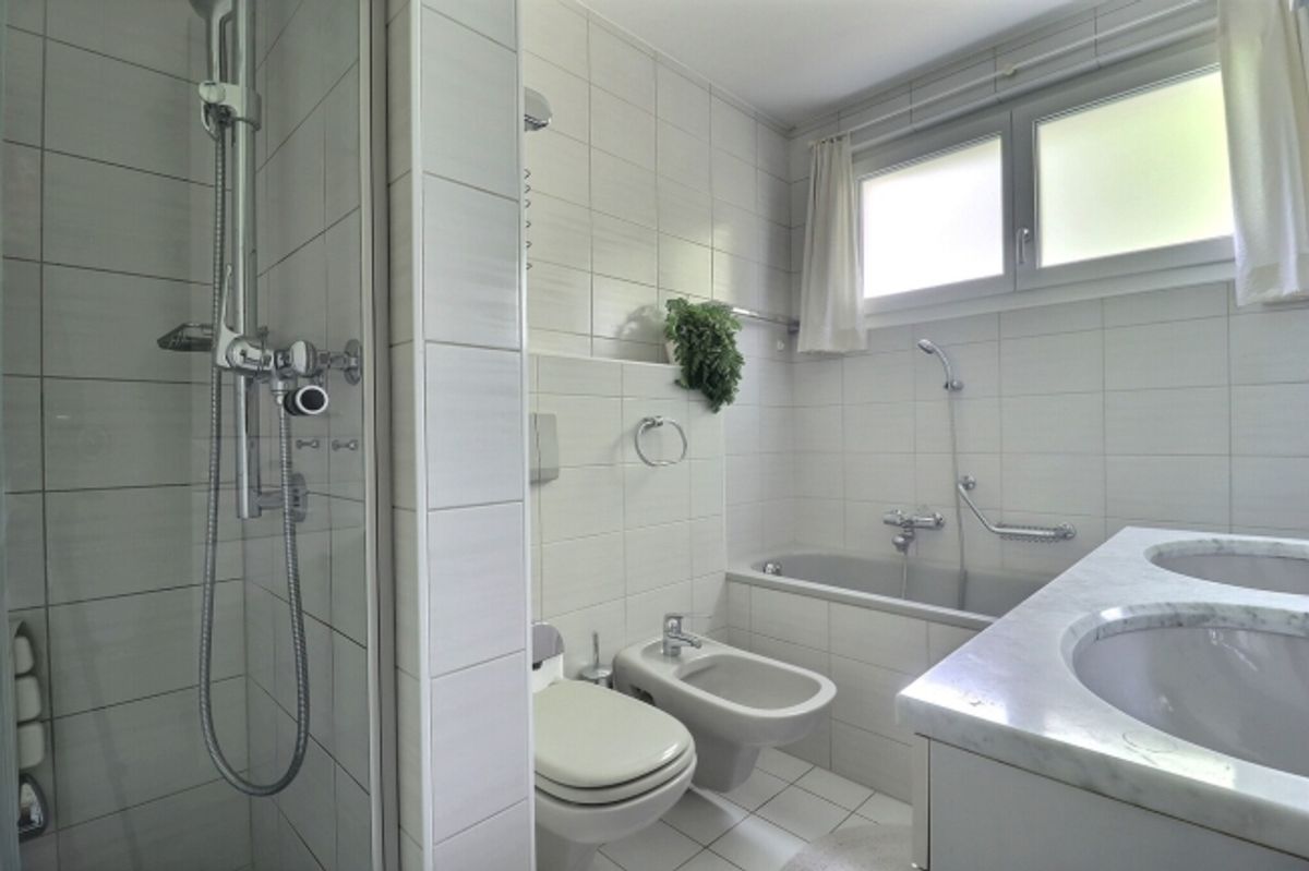Anwesen mit zwei 4,5 Zimmerwohnungen, grossem Garten und Swimmingpool - 11