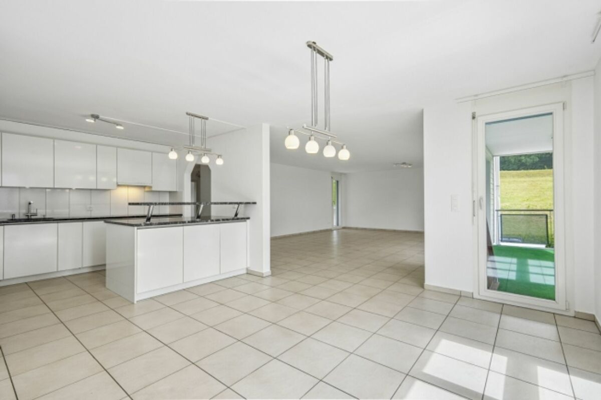 4.5 Zimmer-Wohnung an ruhiger und familienfreundlicher Lage - 2