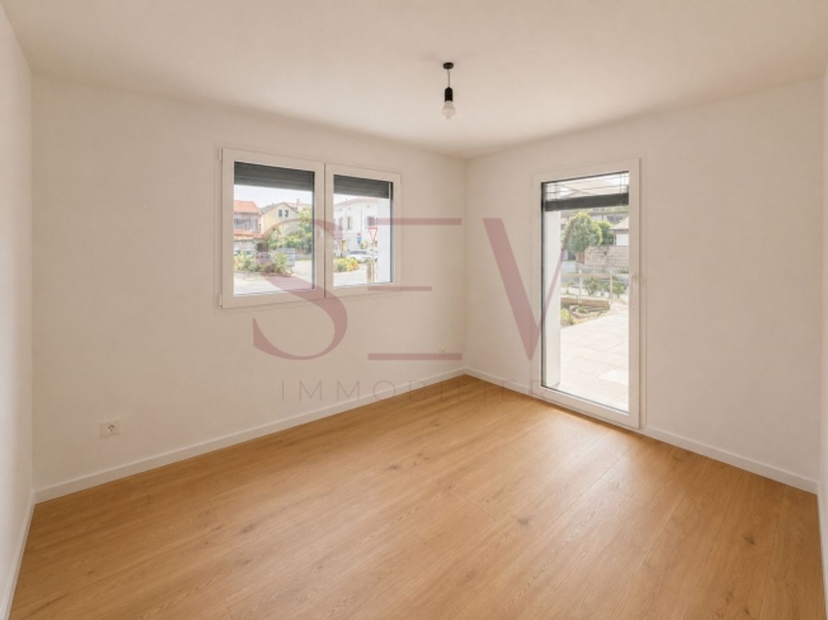 OFFENE TÜR, Wunderschöne 3.5-Zimmer-Neubauwohnung mit Terrasse & Garten - 2