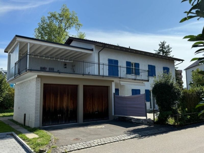 Attraktives Zweifamilienhaus in der Zone W3 - 5