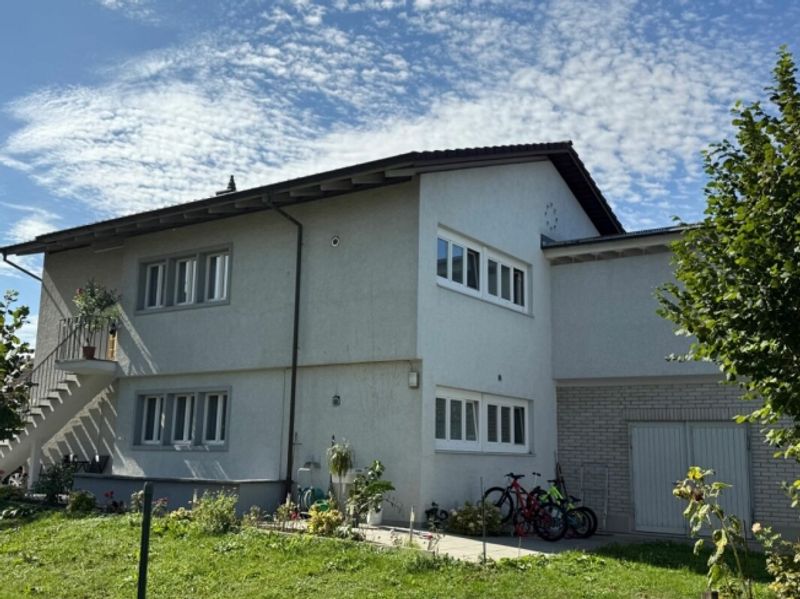 Attraktives Zweifamilienhaus in der Zone W3 - 6