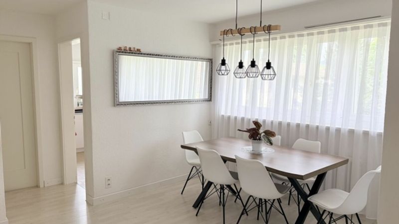 Attraktives Zweifamilienhaus in der Zone W3 - 9