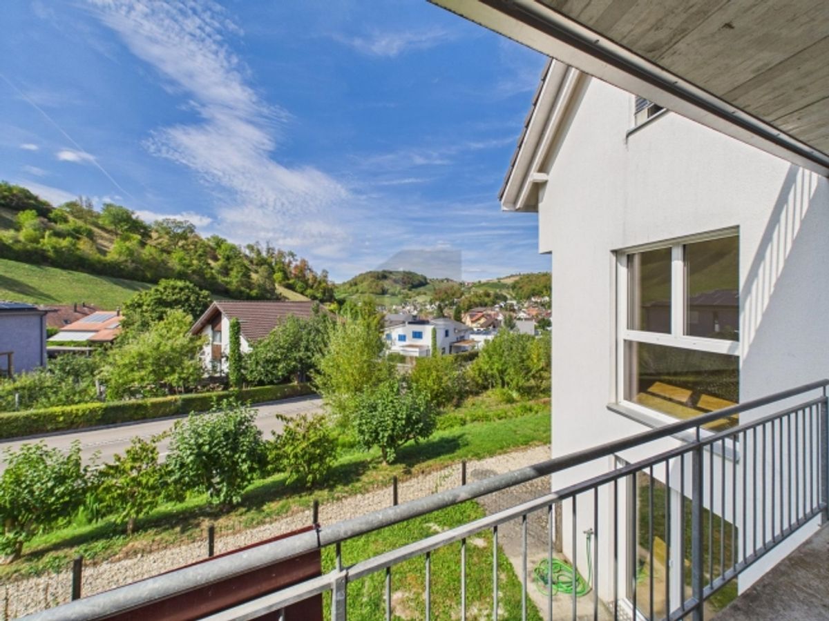 AUF ZWEI ETAGEN - MIT PARKPLATZ, BALKON & GARTEN - 0