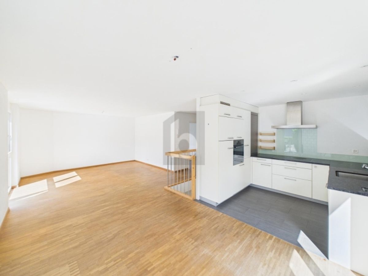AUF ZWEI ETAGEN - MIT PARKPLATZ, BALKON & GARTEN - 1