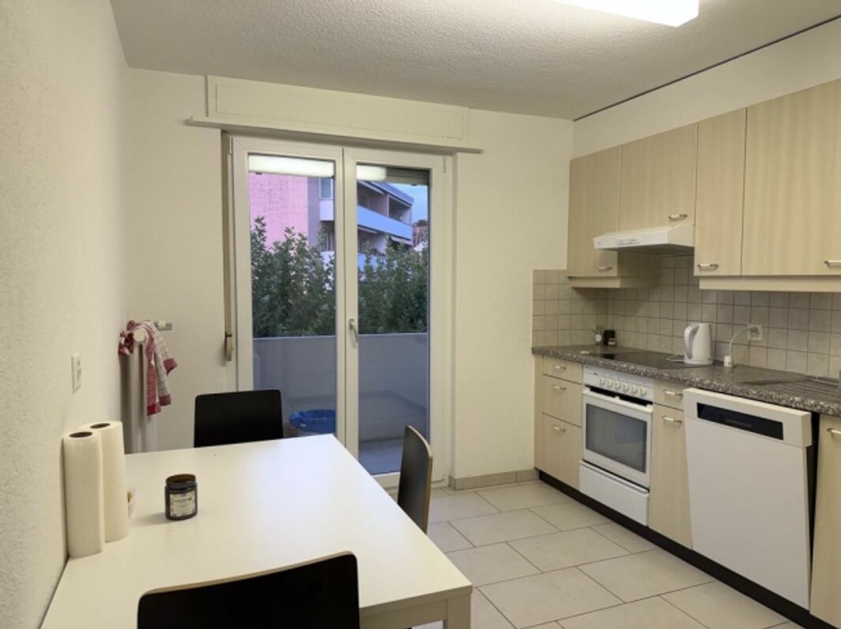 GEPFLEGTES ZUHAUSE MIT ZWEI BALKONE - 2