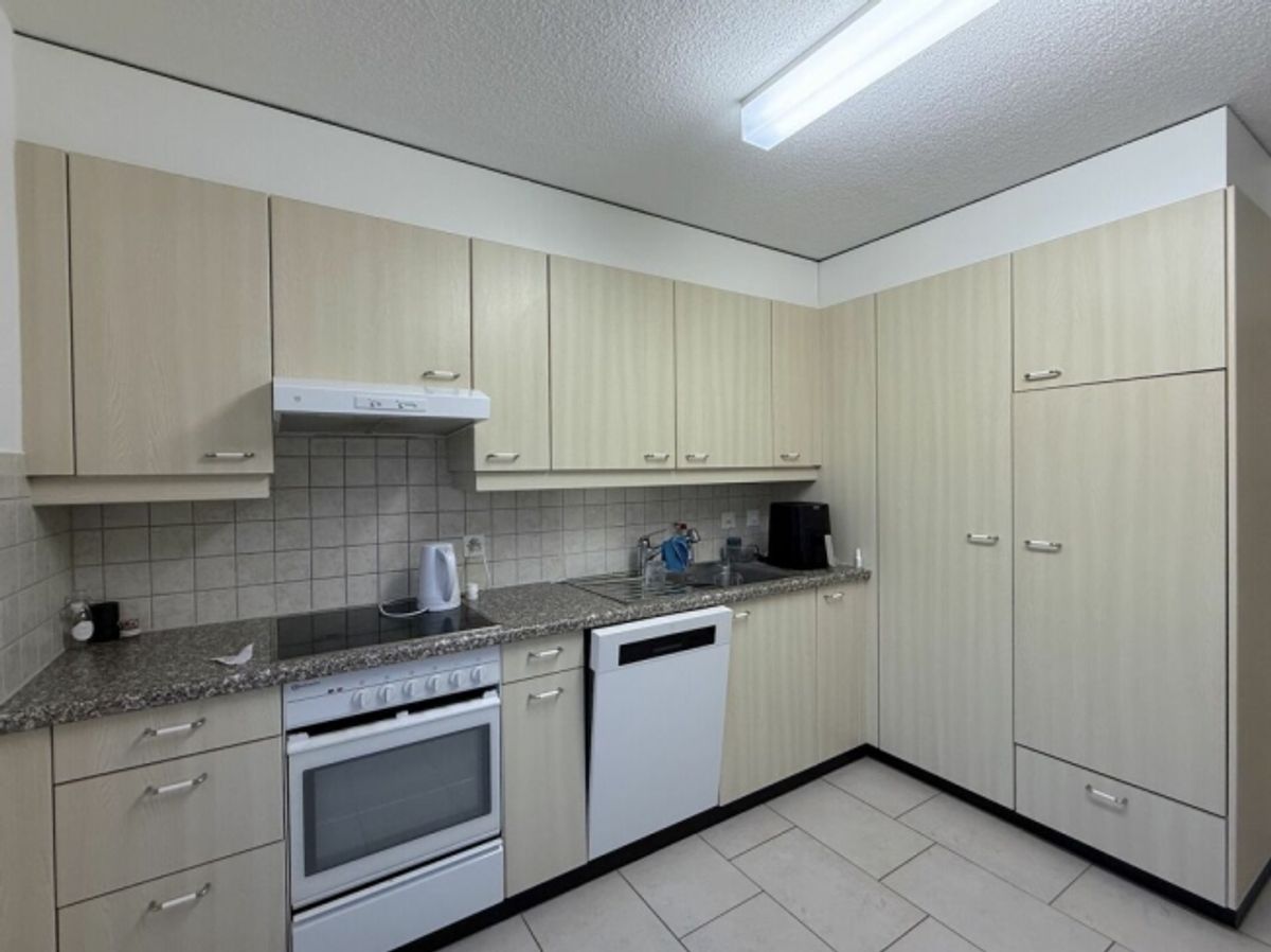 GEPFLEGTES ZUHAUSE MIT ZWEI BALKONE - 3