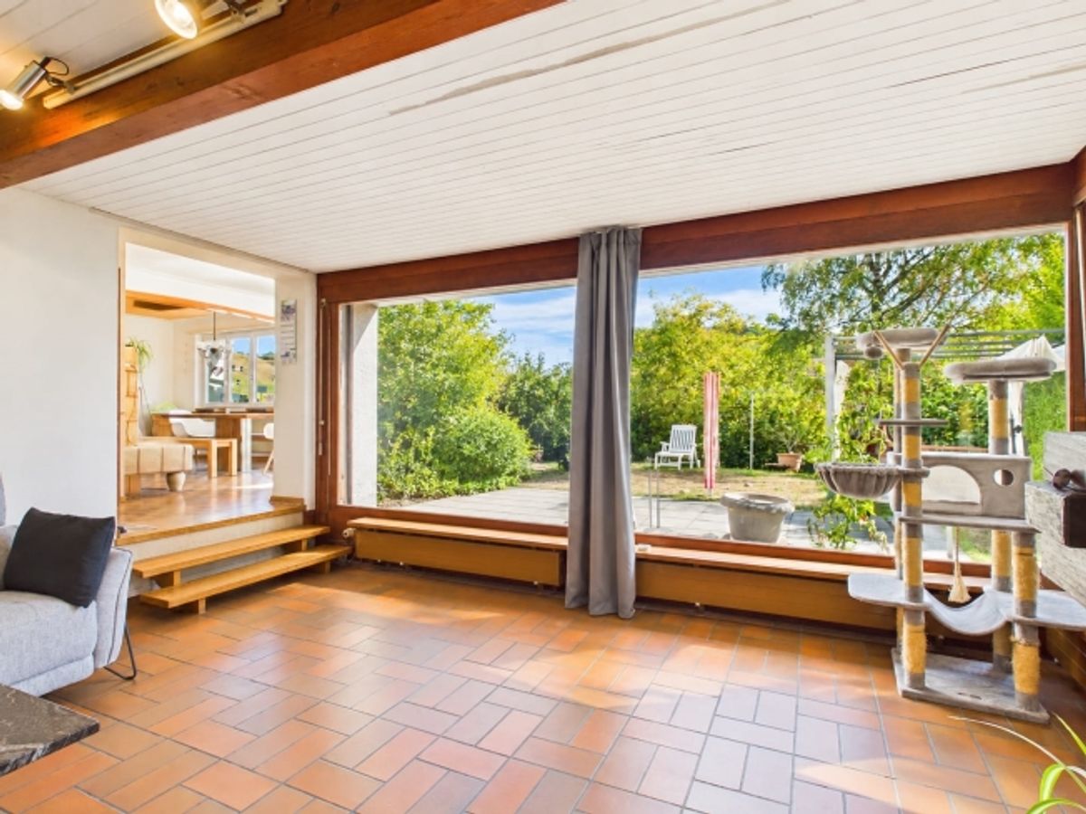7-Zimmer-Einfamilienhaus mit 1712m² Grundstück und grossem Entwicklungspotential - 1