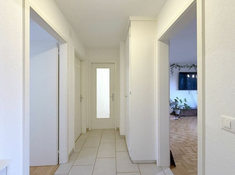 GEPFLEGTES ZUHAUSE MIT ZWEI BALKONE - 8