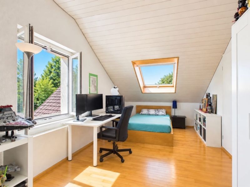 6-Zimmer-Einfamilienhaus mit 1712m² Grundstück und grossem Entwicklungspotential - 6