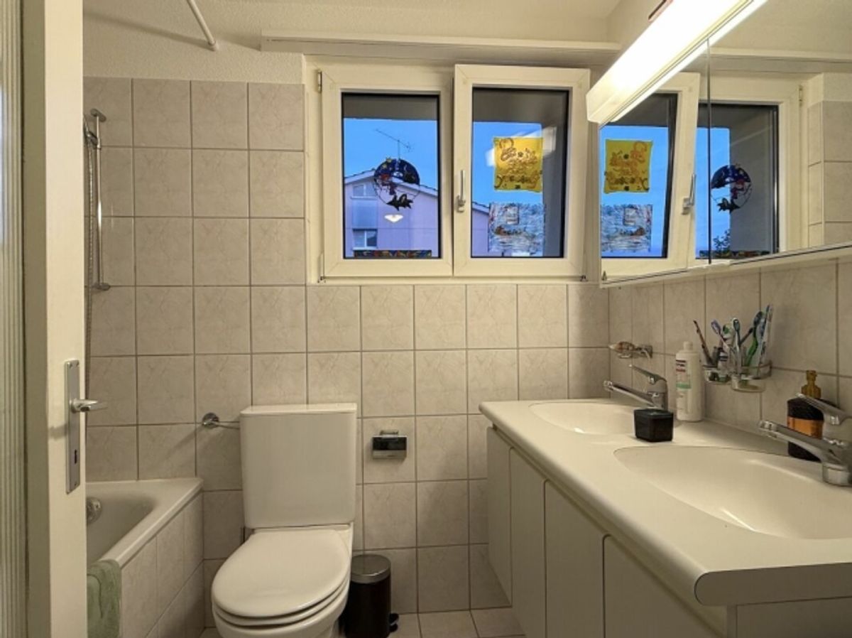 GEPFLEGTES ZUHAUSE MIT ZWEI BALKONE - 8