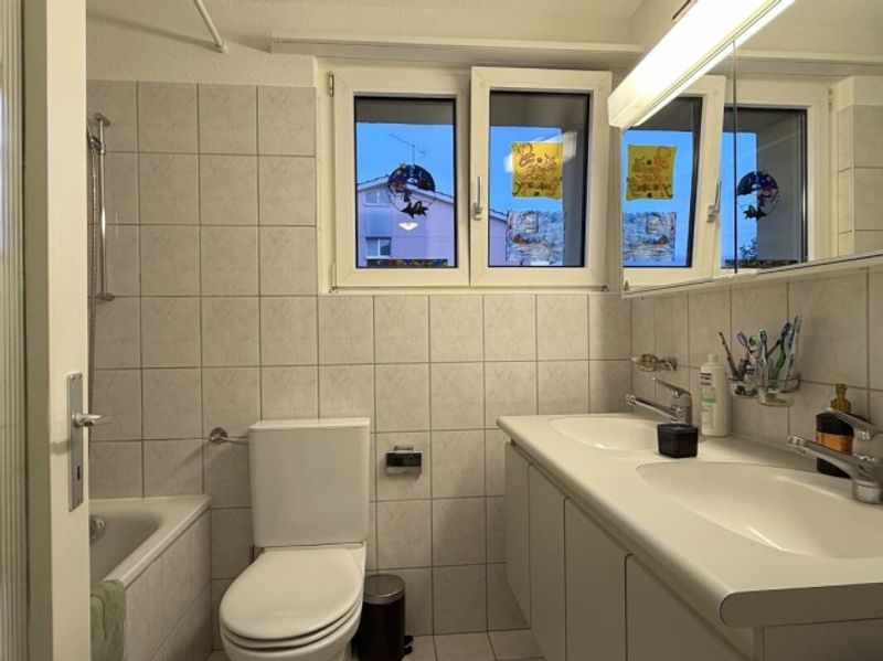 GEPFLEGTES ZUHAUSE MIT ZWEI BALKONE - 9