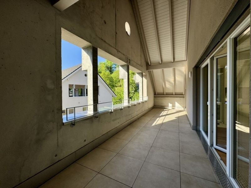 SCHÖN UND MODERN MIT GROSSEM BALKON - 3