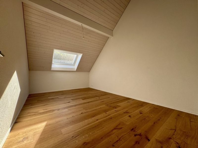 SCHÖN UND MODERN MIT GROSSEM BALKON - 7