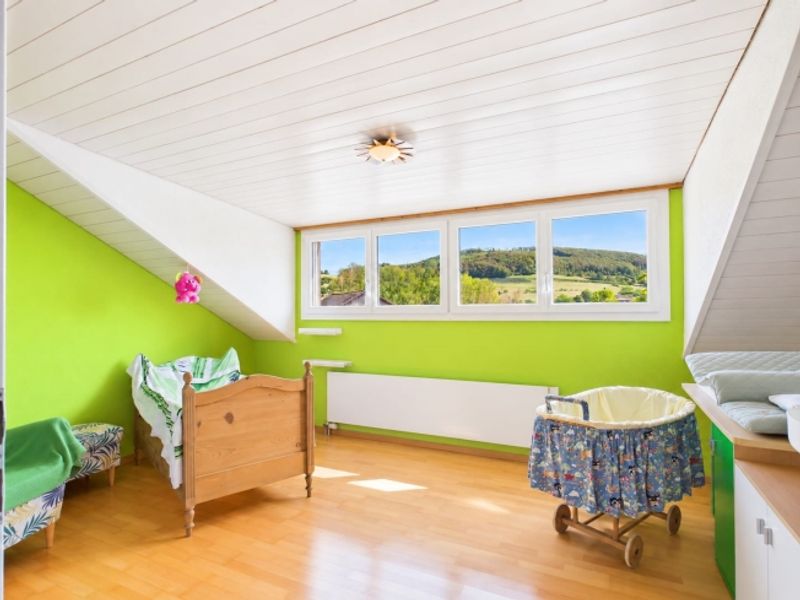 6-Zimmer-Einfamilienhaus mit 1712m² Grundstück und grossem Entwicklungspotential - 7