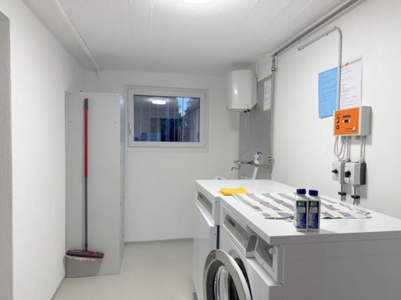 GEPFLEGTES ZUHAUSE MIT ZWEI BALKONE - 10