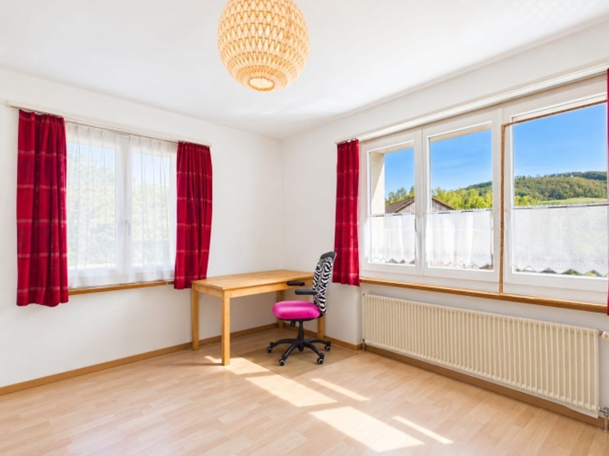 7-Zimmer-Einfamilienhaus mit 1712m² Grundstück und grossem Entwicklungspotential - 8