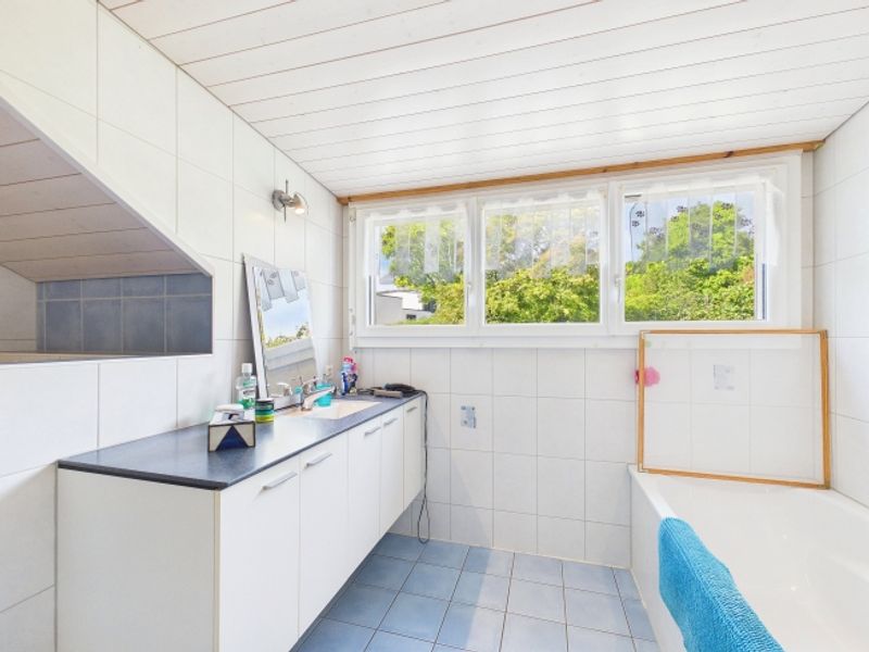 6-Zimmer-Einfamilienhaus mit 1712m² Grundstück und grossem Entwicklungspotential - 12