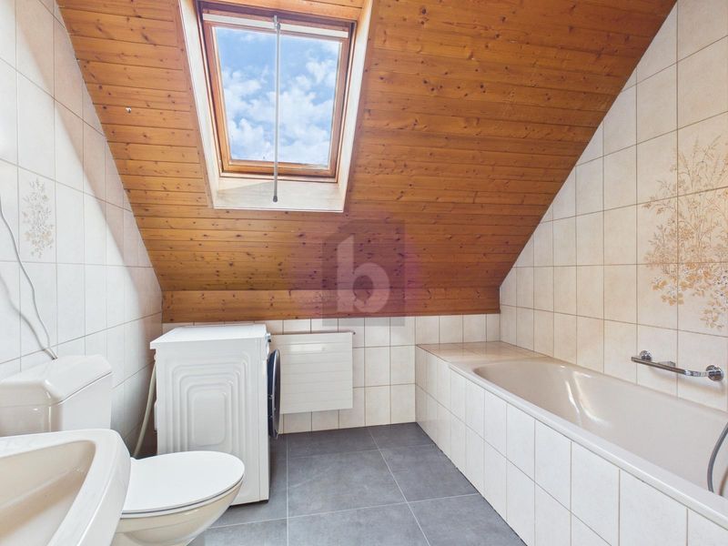 KÜRZLICH RENOVIERT MIT VIEL PLATZ AN IDYLISCHER LAGE - 4