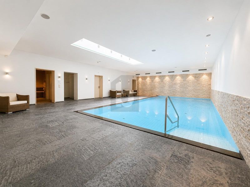 EXKLUSIV! NAHE AM RHEIN UND KUNSTMUSEUM MIT POOL - 1