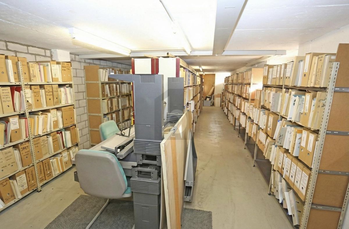 ARBEITSFLÄCHE AN ZENTRALER LAGE - 3