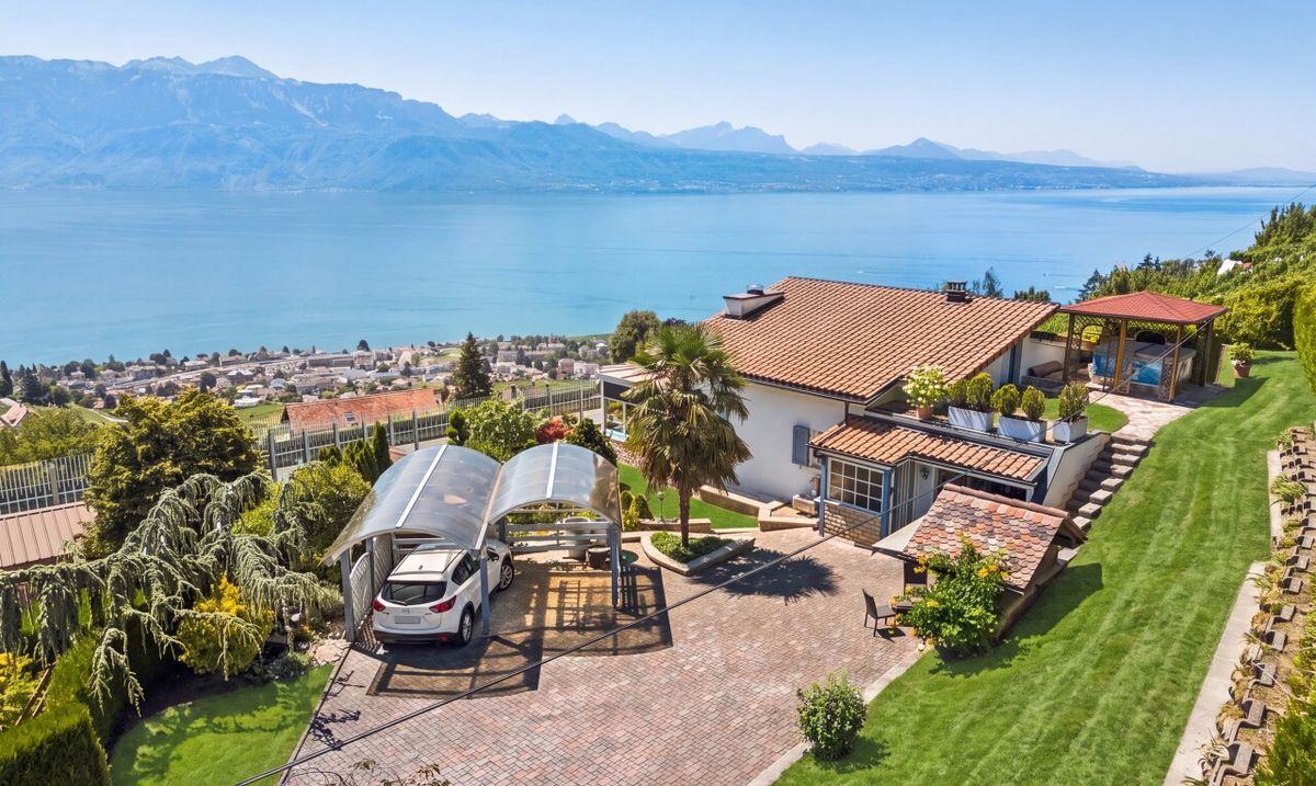Zwischen See und Weinbergen: Eine seltene Liegenschaft in Grandvaux - 0