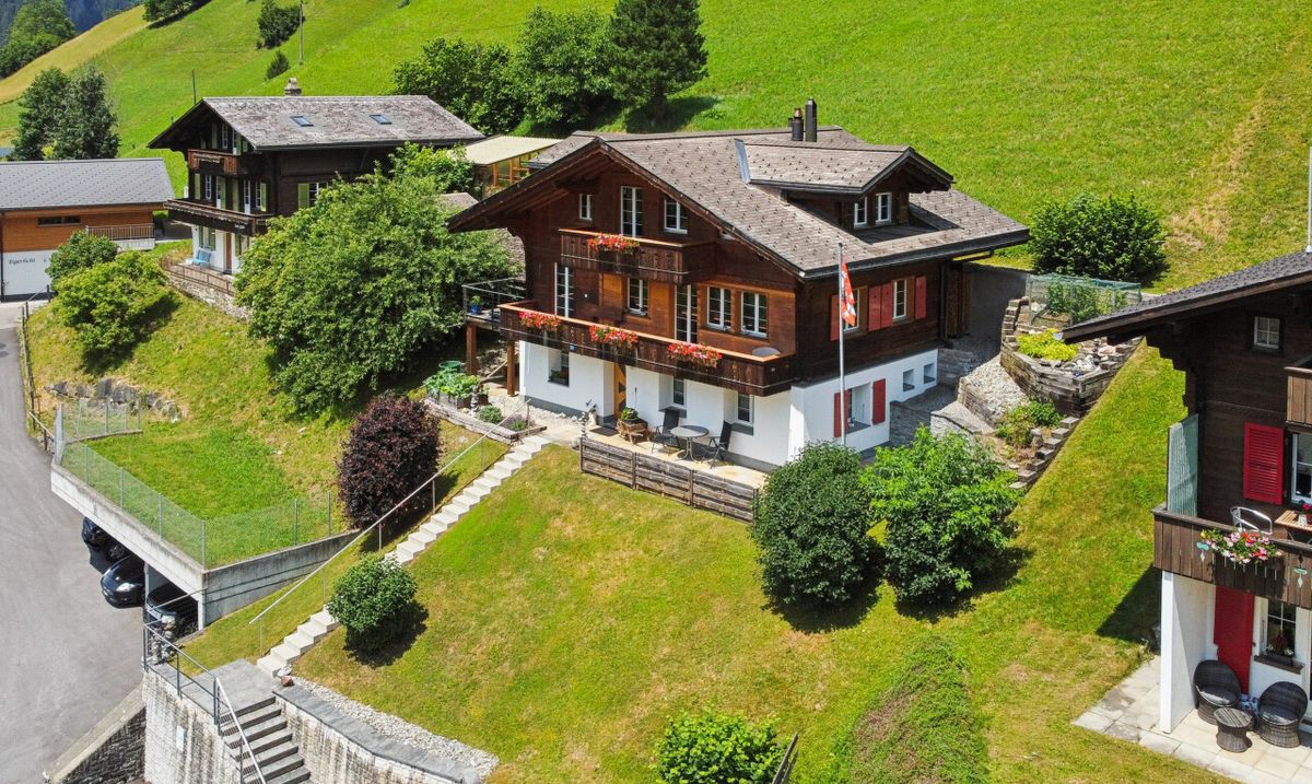 Familiäres Wohnen mit Einliegerwohnung und Bergpanorama - 1
