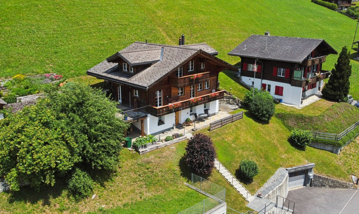 Familiäres Wohnen mit Einliegerwohnung und Bergpanorama - 2
