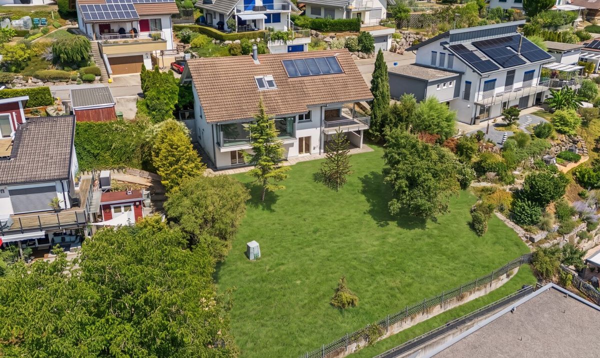 Grosszügiges 6.5Zi-Einfamilienhaus mit Garten und traumhafter Aussicht - 0