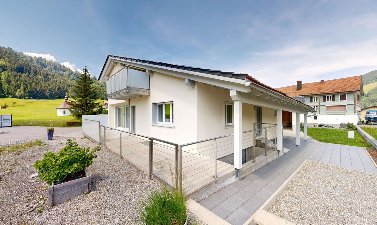Einfamilienhaus mit über 260 m² Nutzfläche und grosser Garage - 1