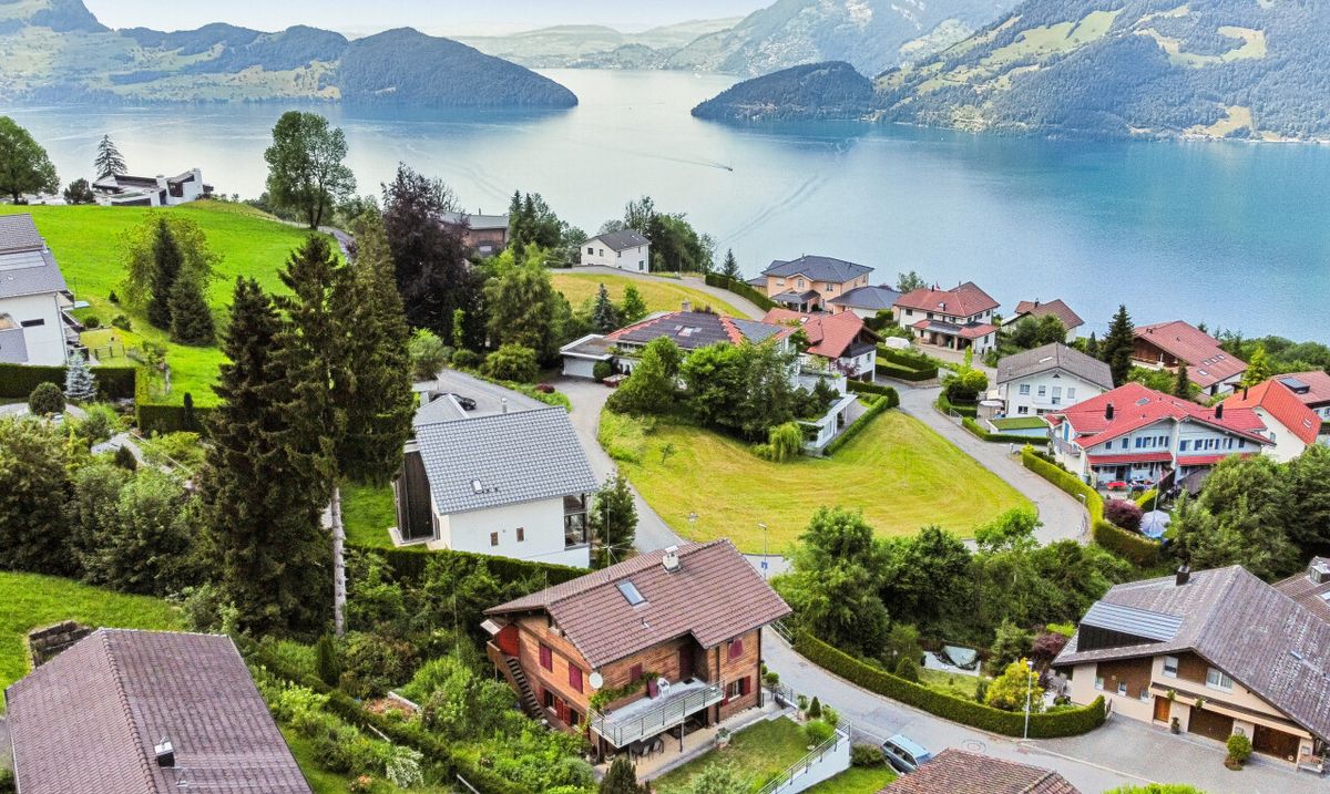 Einfamilienhaus mit Chalet Charakter. Sonnenlage mit Weitsicht - 2