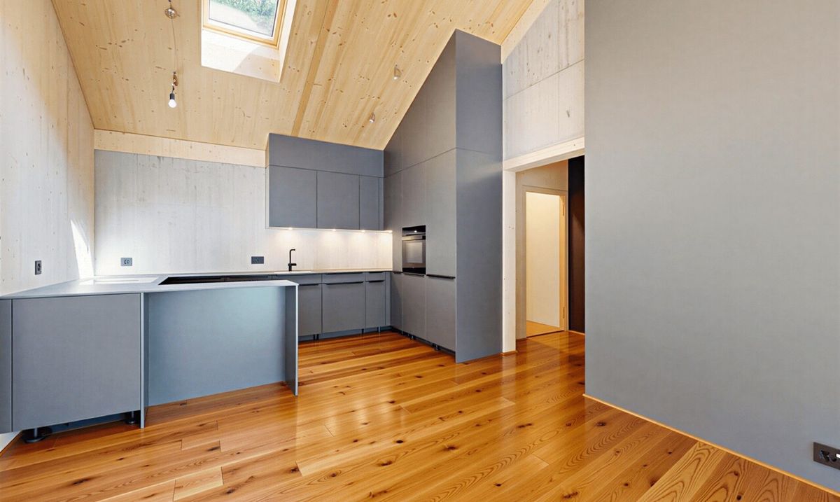 Neubau-Dachgeschosswohnung mit besonderer Architektur und Bergsicht - 3