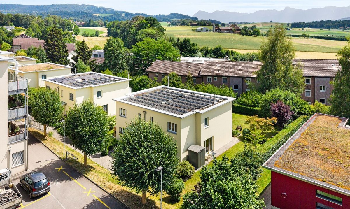 Familienfreundliche Doppelhaushälfte mit grossem Garten - 2