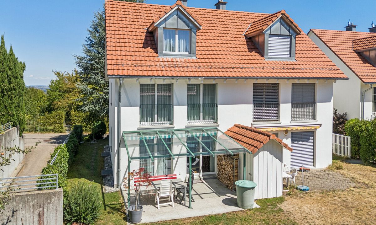 Attraktives 4.5-Zimmer-Doppeleinfamilienhaus - 0